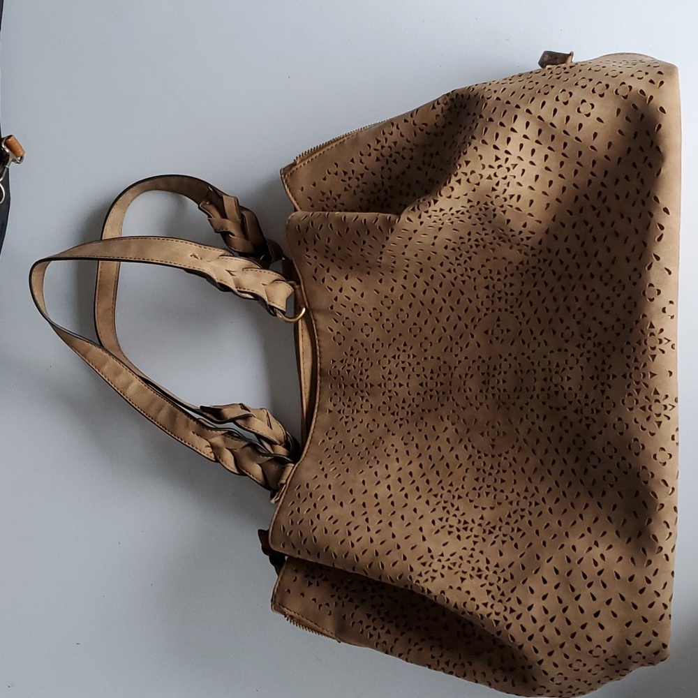 Polyurethane totebag with faux leather lattice cut exterior